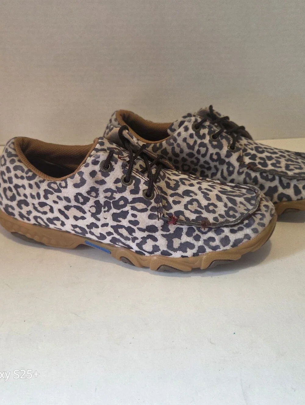 Twisted X Distressed Women's Leopard Cheetah Print Boat Driving Mocs Size 7.5